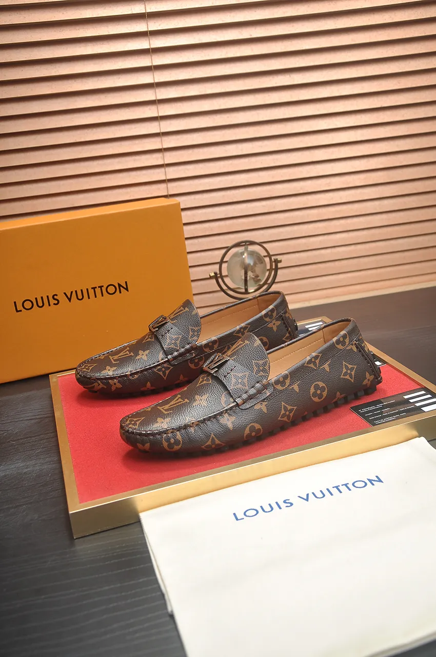 Men's men's shoes 💰420💶 [LV Doudou shoes] (water-dyed cowhide lining) new model is on the market, available on the official website. The new Doudou shoes are processed into single-color materials, and the uppers are made of imported horsehide leather. The body of the shoe is fully hemmed with mark thread, and is lined with imported original cowhide leather. The elegant shoe shape is super suitable for all-matching, and the size is 38-44.